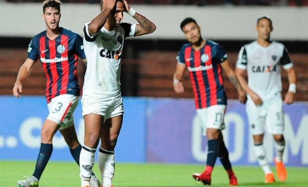 Atltico tem atuao aptica e perde para time misto do San Lorenzo na estreia na Copa Sul-Americana