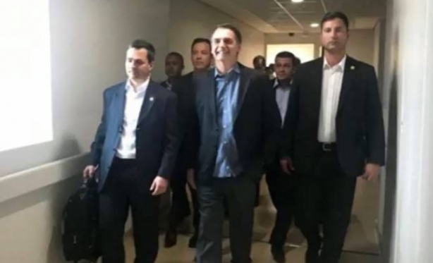 Bolsonaro recebe alta e deixa hospital em So Paulo