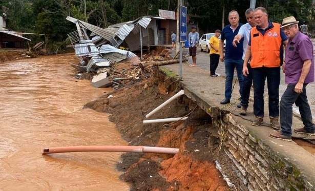 Chuva faz mais de 10 mil pessoas deixarem suas casas no Esprito Santo