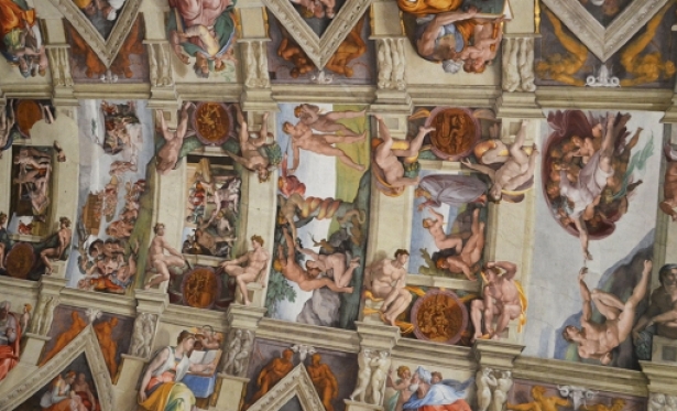 Alguns sortudos so os primeiros a visitar os Museus Vaticanos na reabertura
