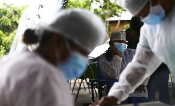 Manaus aguarda definio de grupos prioritrios para retomar vacinao