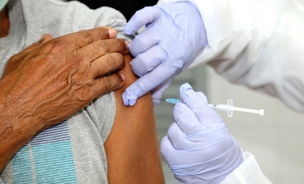 Segunda dose das vacinas esto sendo aplicadas