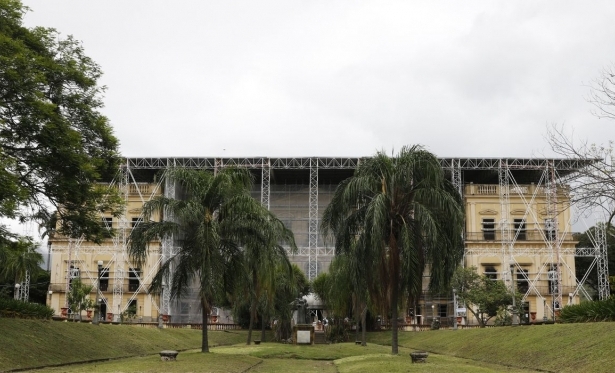 Museu Nacional comea restaurao das fachadas e telhados