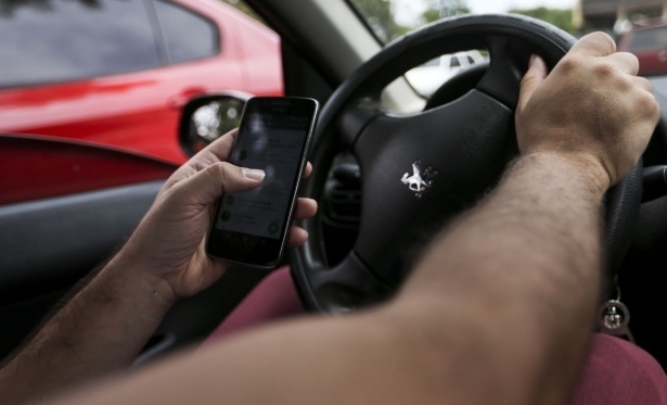Maio Amarelo: Riscos do celular ao volante