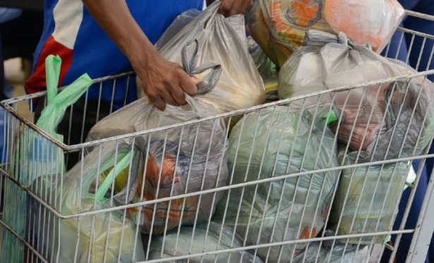Vaticano recebe 5 toneladas de comida para doar aos mais pobres