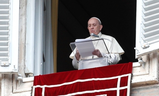 Papa faltar  missa dominical, mas far orao habitual ao meio-dia